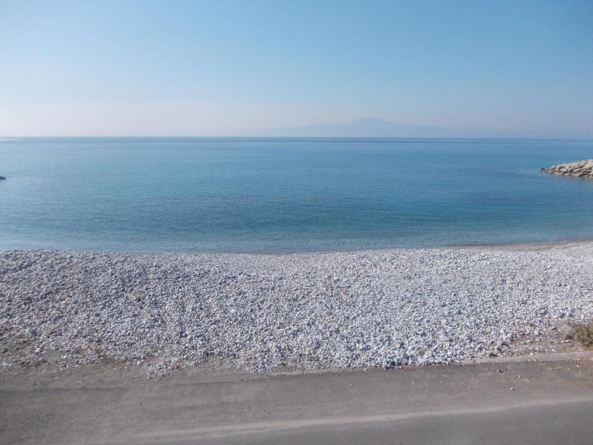 Akrogiali Beach Apartments Bagian luar foto